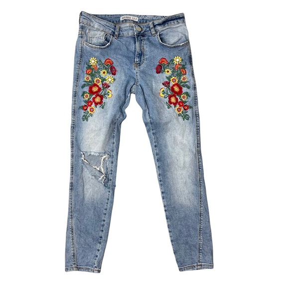 ZARA Women's Embroidered Flower Jewels Skinny Distressed Jeans Size 8 -Pre-Owned - Picture 3 of 10